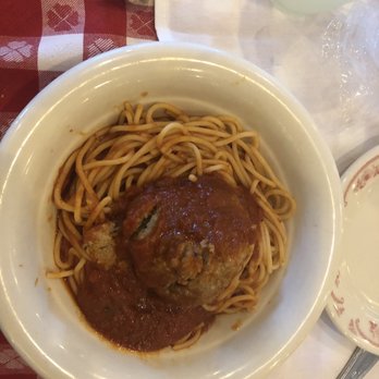 Maggiano's - Italian Near Me - Friendswood, Texas