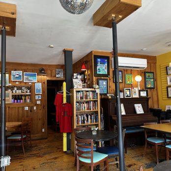 Crystal Ball Cafe - Cafes Near Me - Fort Erie, Ontario Crystal Ball Cafe - Cafes Near Me - Fort Erie, Ontario