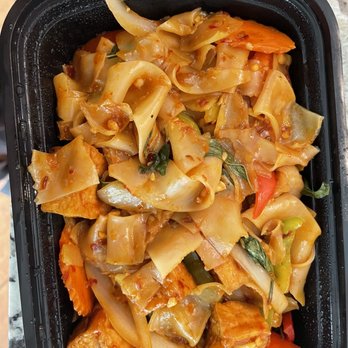 Basil & Co - Drunken Noodle with Crispy Tofu - Thai Near Me - Diamond Bar, California