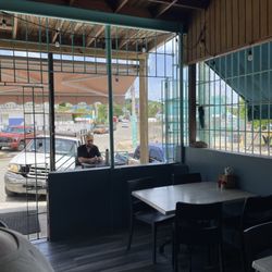 El Yates Bar And Restaurant - Inside