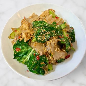 Mama Thai Kitchen - Pad see ew - Asian Fusion Near Me - Saint Paul, Minnesota Mama Thai Kitchen - Pad see ew - Asian Fusion Near Me - Saint Paul, Minnesota