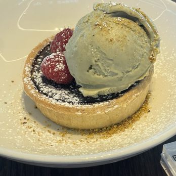 Gordon Ramsay Plane Food - Chocolate tart with pistachio ice cream - British Near Me - Hounslow, XGL Gordon Ramsay Plane Food - Chocolate tart with pistachio ice cream - British Near Me - Hounslow, XGL
