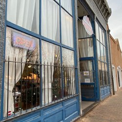 Heart of the Desert Pistachios & Wines - Exterior of the shop.