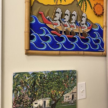 Hawaii Head Shot Photos - I liked the artwork on the walls! - Session Photography Near Me - Honolulu, Hawaii