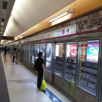 港鐵 - West Rail for the new territories is a bit newer and features platform doors from the get-go. - Public Transportation Near Me - Hong Kong, HK
