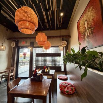 Pho 2 Tô - Some of the seating - Vietnamese Near Me - Orlando, Florida