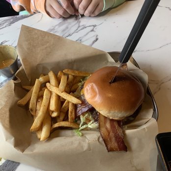 Sesh - Burger - Breweries Near Me - St. Petersburg, Florida