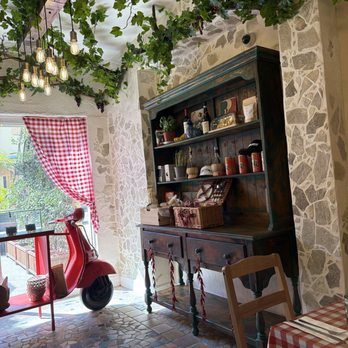Barilette - Inside - Juice Bars & Smoothies Near Me - Miami Beach, Florida