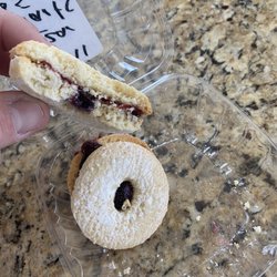 Hot Bagels and More - Mini Linzar Tart