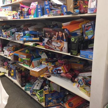 Kohl's - I worked lots of retail in my life time, if I left my department like this, I would not have a job the next day. - Department Stores Near Me - BAKERSFIELD, California