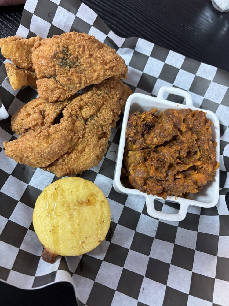 Food from Lula Mae's