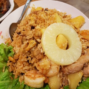Noodle World - Pineapple fried rice. Big shrimps, raisins, pineapple, cashews, chicken - Chinese Near Me - Alhambra, California