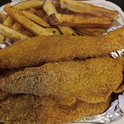 Tiffany Cozy Kitchen - 3pc fish and fries  combo with drink and Hawaiian  roll $16.99