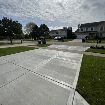 Velasco Landscapes - Concrete driveway 4500psi reinforced fiber California finish - Landscaping Near Me Velasco Landscapes - Concrete driveway 4500psi reinforced fiber California finish - Landscaping Near Me
