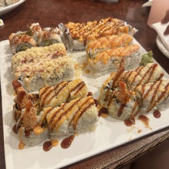 Oishi Sushi - Sushi Bars Near Me - Schaumburg, Illinois