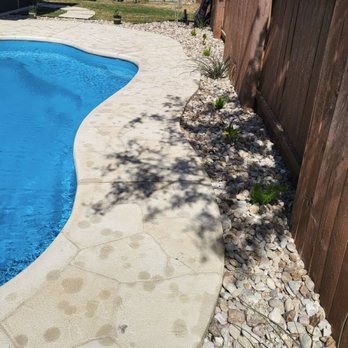 Isaias Gonzalez Landscaping - River rock flowerbed around pool deck - Landscaping Near Me Isaias Gonzalez Landscaping - River rock flowerbed around pool deck - Landscaping Near Me
