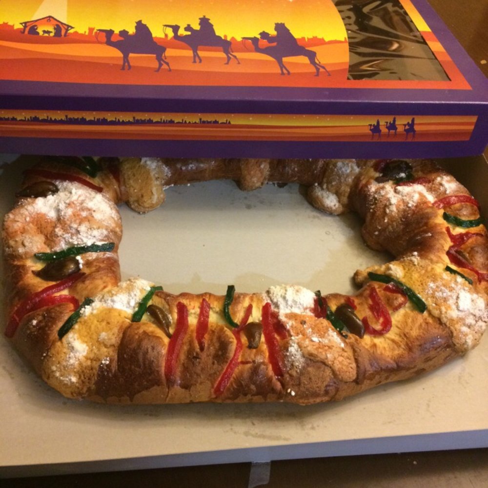 Kathy's Bakery - Rosca de Reyes - Donuts Near Me - Compton, California