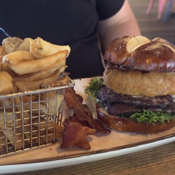 Crooked Hammock Brewery - Bierme burger - New American Near Me - North Myrtle Beach, South Carolina Crooked Hammock Brewery - Bierme burger - New American Near Me - North Myrtle Beach, South Carolina
