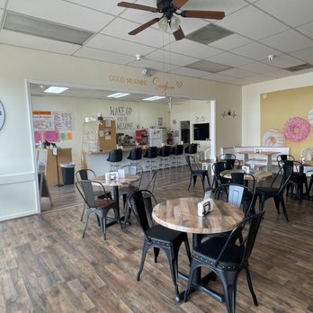 Go For Donuts - a restaurant with tables and chairs - Donuts Near Me - Dunnellon, Florida Go For Donuts - a restaurant with tables and chairs - Donuts Near Me - Dunnellon, Florida
