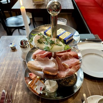 Kant Café - Frühstücksetagere - Cafes Near Me - Berlin, BE Kant Café - Frühstücksetagere - Cafes Near Me - Berlin, BE