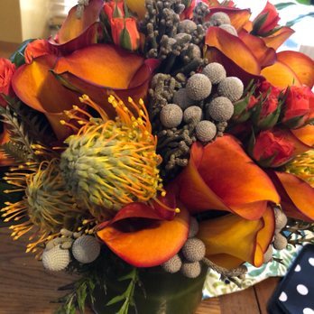 Flamingo Flowers - Mucho Mango Bouquet - Florists Near Me - Los Angeles, California