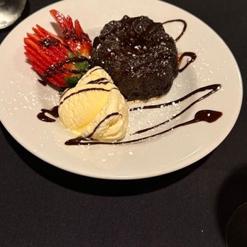 Cedar Lake Cellars - Chocolate Lave Cake w/ Vanilla Ice Cream - Very Good - Venues & Event Spaces Near Me - Wright City, Missouri