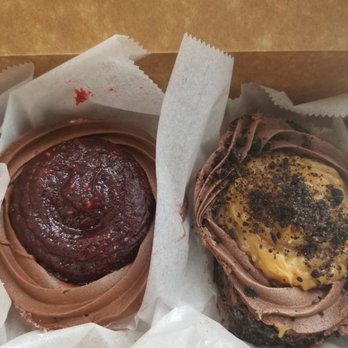 Mike's Pastry - Bakeries Near Me - Somerville, Massachusetts