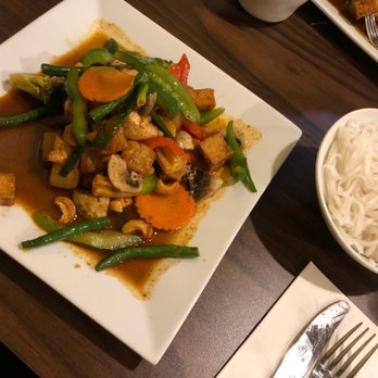 Lemon Thai Cuisine - Cashew Nuts Stir-Fry - Asian Fusion Near Me - Manchester, New Hampshire Lemon Thai Cuisine - Cashew Nuts Stir-Fry - Asian Fusion Near Me - Manchester, New Hampshire