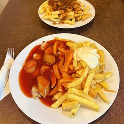 Thomas Grill - Pommes mit Jägersoße, Currywurst mit Pommes & Mayo