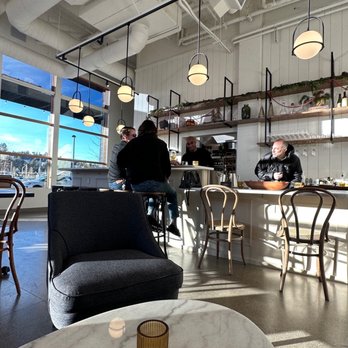 Viaggio Wine Merchant - Great indoor space, wine time - Wine Bars Near Me - Bend, Oregon Viaggio Wine Merchant - Great indoor space, wine time - Wine Bars Near Me - Bend, Oregon