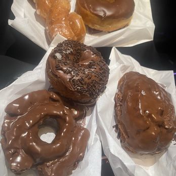 Doughnut Hut - Chocolate donuts - Donuts Near Me - Burbank, California Doughnut Hut - Chocolate donuts - Donuts Near Me - Burbank, California