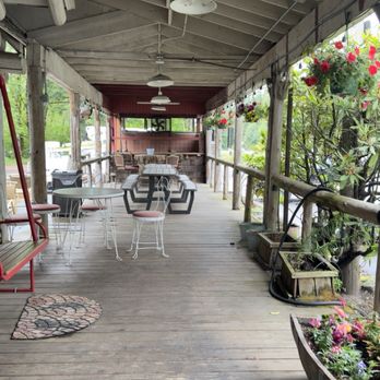 Barlow Trail Roadhouse - Patio - Fish & Chips Near Me - Welches, Oregon Barlow Trail Roadhouse - Patio - Fish & Chips Near Me - Welches, Oregon