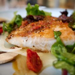 Noe - Mahi mahi (sweet onion puree, fennel confit salad, dried tomato, capers)