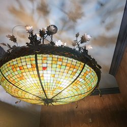 Capronis Restaurant and Bar - Beautiful lights