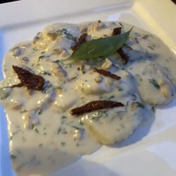 I Giardini Di Sorrento - Ravioli Caprese con Salsa Crema