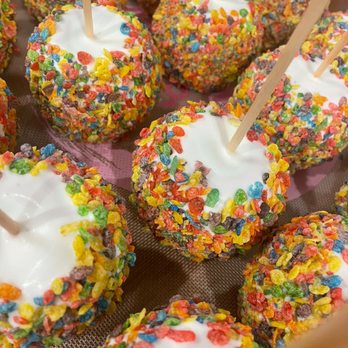 SF Dipped - a close up view of candy apples - Desserts Near Me SF Dipped - a close up view of candy apples - Desserts Near Me