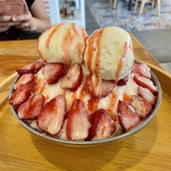 Cafe Dia - Strawberry Bingsu - Cafes Near Me - Angeles City, PAM