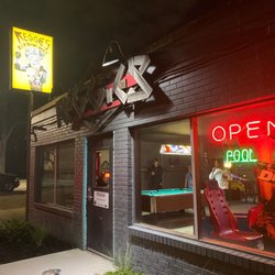 Reggie's 42nd Street Tavern