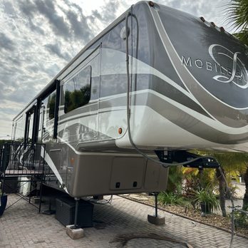 Rizzos Reflections Mobile Detailing - Rv Wash & Wax - Auto Detailing Near Me Rizzos Reflections Mobile Detailing - Rv Wash & Wax - Auto Detailing Near Me