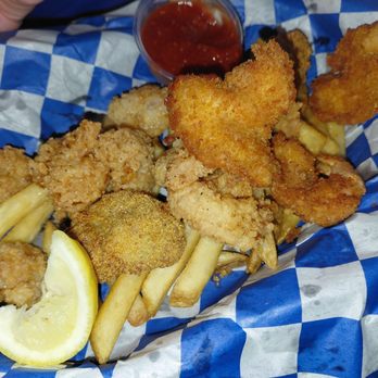 Blackbeard's On The Beach - Combo Basket of Shrimp, Oyster, and Coconut Shrimp (add $1 for the latter), and of course oek side - Seafood Near Me - Corpus Christi, Texas