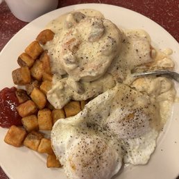 Biscuits & gravy, over easy eggs & hash browns