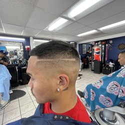 Mando's Barbershop