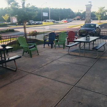 Berens Frozen Custard - Patio - Ice Cream & Frozen Yogurt Near Me - Grayson, Georgia