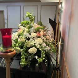 Misty Rose Flower Shop - Casket spray