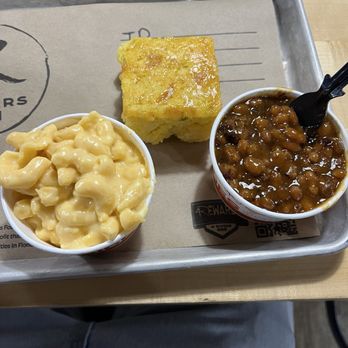 4 Rivers Smokehouse - Baked beans Mac n cheese Corn bread - Barbeque Near Me - Jacksonville, Florida