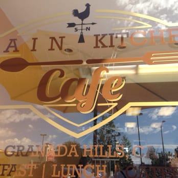 Main Kitchen Cafe - Sitting outside waiting on food for 45 mins - New American Near Me - Granada Hills, California