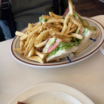 The Saugus Cafe - BLT - Diners Near Me - Santa Clarita, California