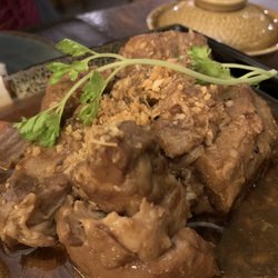 Sukhothai - Stew pork ribs with garlic...melt in your mouth