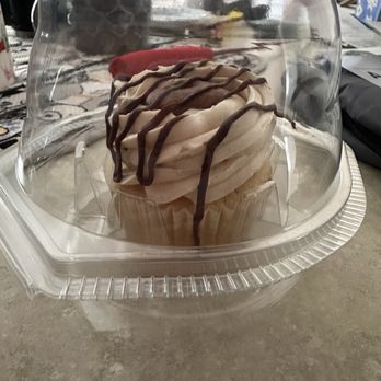 Blue Eyed Baker - Vanilla and hazelnut cupcake - Bakeries Near Me - Hamburg, New York