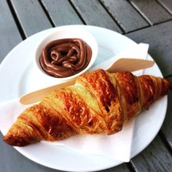 Cafe Roma - Przepyszny croissant na ciepło z nutellą 6 zł